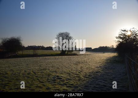 Lever du soleil tôt le matin sur les terres agricoles à Eccleston St.Helens Merseyside Banque D'Images