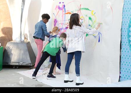 Briser la Chains Foundation et Serena Laurel présentent des "éléments d'expression" célébrant la semaine de sensibilisation aux NED au projet Artists à Los Angeles, Californie, le 23 février 2020 avec: Atmosphère où: Los Angeles, Californie, États-Unis quand: 24 février 2020 crédit: Sheri Determan/WENN.com Banque D'Images