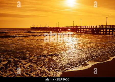 magnifique coucher de soleil sur la plage forte dei marmi Banque D'Images