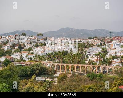 Nerja costa Del sol Espagne 17 avril 2019 l'ancien viaduc historique transportant l'approvisionnement en eau de Nerja et le campo dans les montagnes Banque D'Images