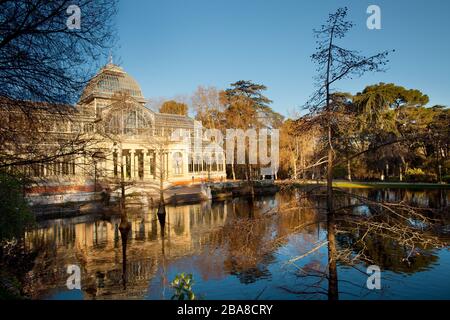 Palais Du Cristal Au Parc Retiro (Parque El Retiro), Madrid, Espagne Banque D'Images