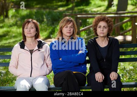 EMMA SUAREZ, ADRIANA OZOORES et NATHALIE POZA à INVISIBLES (2020), réalisé par GRACIA QUEREJETA. Crédit: Nephilim Producciones / Orange films / TVE / HARO, JOSÉ / Album Banque D'Images