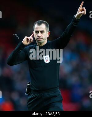 L'arbitre Peter Bankes lors du match du championnat Sky Bet à Ewood Park Banque D'Images