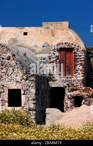 Coin pittoresque du village de Foinikia, île de Santorin, Cyclades, mer Egée, Grèce. Banque D'Images