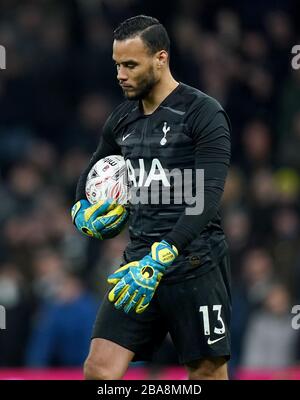 Le vorm Michel de Tottenham Hotspur apparaît détecté lors de la fusillade de pénalité Banque D'Images