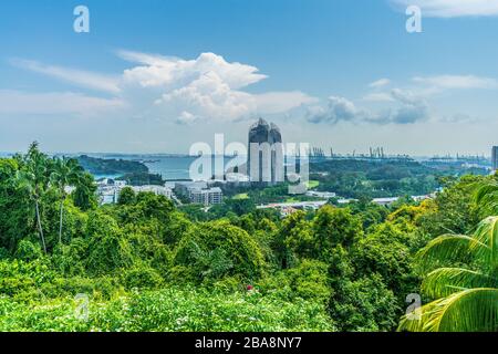 KEPPEL HARBOUR / SINGAPOUR, le 29 AVRIL 2018 - réflexions à Keppel Bay à Singapour est un complexe résidentiel de luxe en bord de mer de 99 ans à bord de mer à bord Banque D'Images