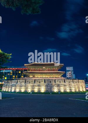 Porte Dongdaemun (Heunginjimun) à Séoul, en Corée du Sud Banque D'Images