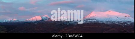 Panorama des montagnes de Coigach en hiver, Highland Scotland Banque D'Images