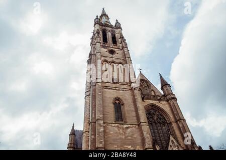 Église Saint-Martin à Arlon, Province de Luxembourg, Belgique. Vue sur l'extérieur, style néo-gothique, le patrimoine majeur de la Wallonie Banque D'Images