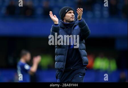 Gestionnaire de Chelsea Frank Lampard applaudit les fans après le coup de sifflet final Banque D'Images