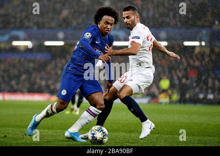 Willian de Chelsea et Thiago Maia de Lille en action - Chelsea / Lille OSC, UEFA Champions League - Groupe H, Stamford Bridge, Londres, Royaume-Uni - 10 décembre 2019 usage éditorial seulement Banque D'Images