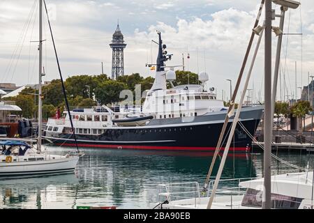 Photo de yachts et bateaux privés dans un port croate , mer adriatique Banque D'Images