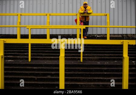 Une vue générale de Sutton United fan avant le jeu Banque D'Images