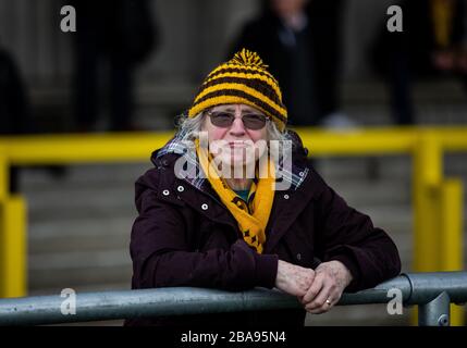 Un fan de Sutton United avant le jeu Banque D'Images