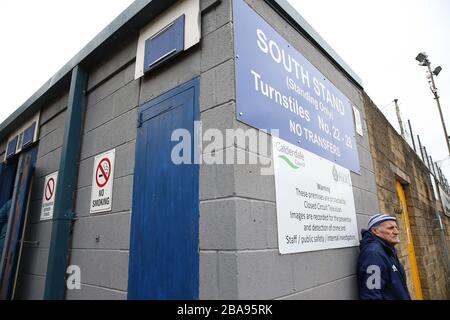 Fan du FC Halifax Town avant le match de la première Ligue de la conférence de Vanarama au Shay Banque D'Images