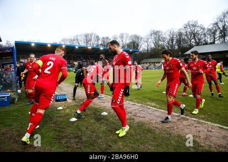 Les joueurs d'Ebbsfleet se chauffent rapidement avant le match de la Ligue Premier de la conférence de Vanarama au Shay Banque D'Images