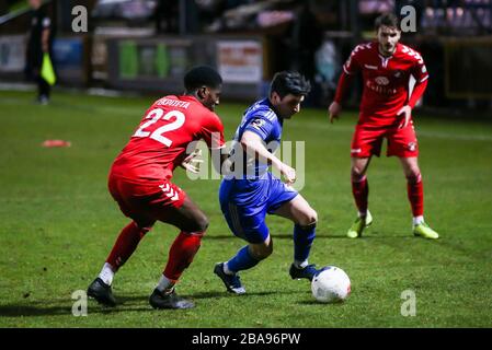 Jack Redshaw et Marvel Ekpiteta, du FC Halifax Town, lors du match de la première Ligue de la conférence de Vanarama au Shay Banque D'Images