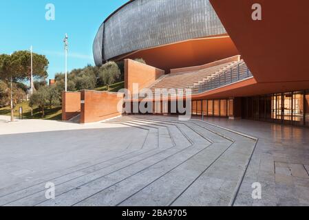ROME, ITALIE - 14 MARS 2015 : vue de l'extérieur de l'Auditorium Parco della Musica, structure entièrement dédiée à l'art. Architecte, Renzo Piano Banque D'Images