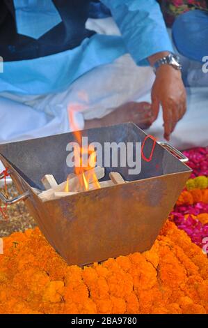 Réchauffement de la maison Indian Hindu Ritual, Hawan Hindu rituels Banque D'Images