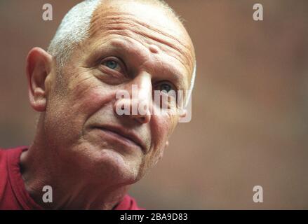 Steven Berkoff, au Edinburgh International Book Festival, Édimbourg, Écosse, Royaume-Uni, août 2002. Banque D'Images