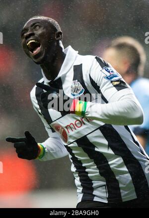 Le Papiss Demba Cisse de Newcastle United réagit après avoir manqué une chance Banque D'Images