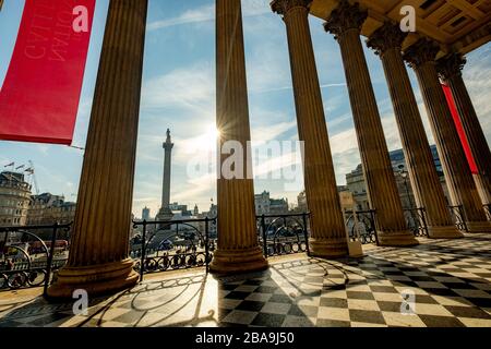 LONDRES- MAI 2019: La National Portrait Gallery sur Trafalgar Square, un célèbre site d'intérêt dans le West End de Londres Banque D'Images