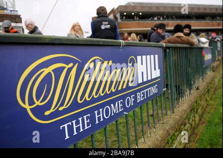 Détail de la signalisation de William Hill à l'hippodrome de Kempton Park Banque D'Images