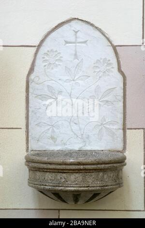 La Sainte mer se coupe dans l'église franciscaine de Saint François d'Assise à Zagreb, en Croatie Banque D'Images