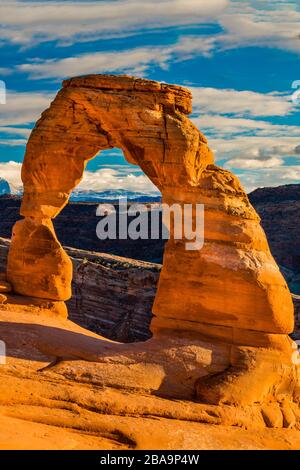 La Delicate Arch au coucher du soleil, Arches National Park, Utah, USA Banque D'Images