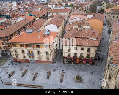 Vue aérienne sur la place Santa Maria et la vieille ville, vue depuis la tour de la vieille cathédrale, Vitoria-Gasteiz, Pays basque, Espagne Banque D'Images