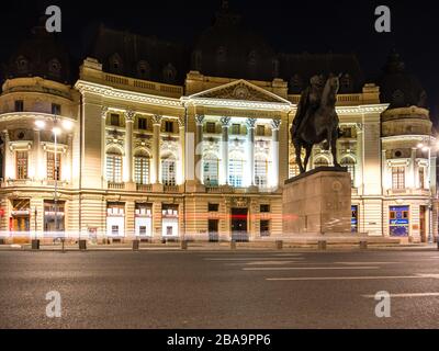 Bucarest/Roumanie – 03.21.2020 : Fondation universitaire Carol I et Bibliothèque universitaire centrale de Bucarest. Une bulle emblématique à Bucarest la nuit Banque D'Images