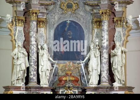 Autel principal de l'église franciscaine de Saint François Xavier à Zagreb, Croatie Banque D'Images