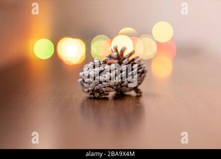 Ananas peints et décorés pour les fêtes à la maison Banque D'Images