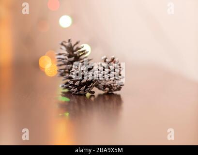 Ananas peints et décorés pour les fêtes à la maison Banque D'Images