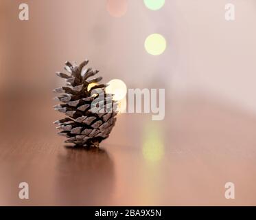 Ananas peints et décorés pour les fêtes à la maison Banque D'Images