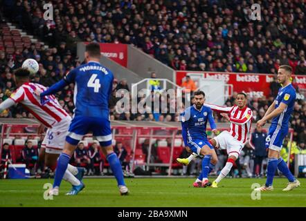 Tom Ince de Stoke City a tiré un coup de feu sur le but Banque D'Images