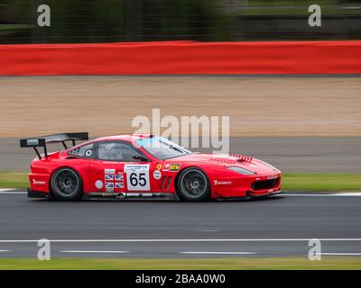 Une voiture de course Colin McRea ProDrive Ferrari 550-GTS Maranello le Mans au Silverstone classic, Towcester, Northamptonshire, Royaume-Uni 2019 Banque D'Images