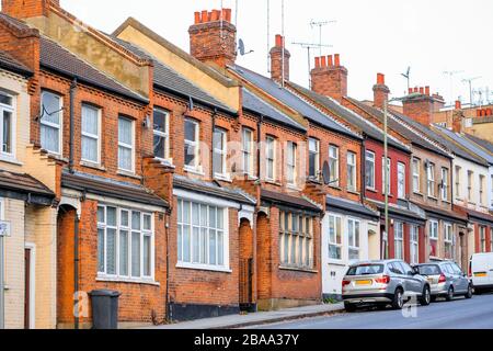 Maisons en terrasses anglaises traditionnelles autour de Cricklewood à Londres Banque D'Images