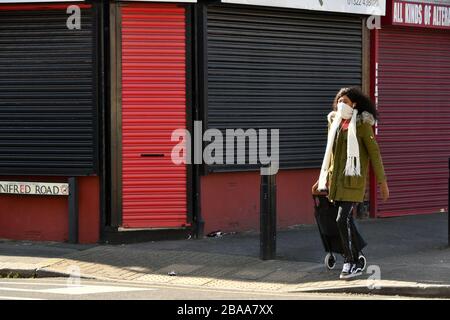 Erith, Kent, Royaume-Uni. 26 mars 2019. Les gens qui sortent et qui se trouvent à Erith pendant le verrouillage de Coronavirus, Kent, Royaume-Uni Erith Kent, Royaume-Uni. 26 mars 2020. Crédit: Nils Jorgensen/Alay Live News Banque D'Images