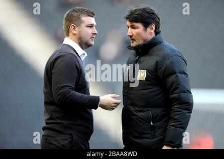 MK Sons Manager Karl Robinson et Mick Harford. Banque D'Images