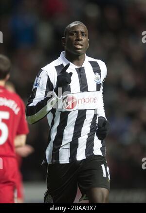 Demba Ba de kNewcastle United célèbre son premier but du jeu Banque D'Images