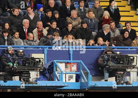 Le capitaine du club de Chelsea John Terry (centre) regarde depuis les stands Banque D'Images