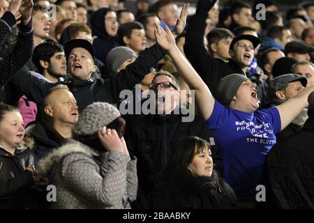 Les fans de Birmingham City montrent leur soutien dans les stands Banque D'Images