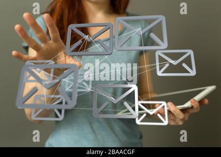 Réseau de personnes en ligne. Utilisation d'Internet pour la communication. Banque D'Images
