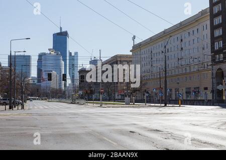 Varsovie, Pologne - 15 mars 2020 : rues vides de Varsovie, le capial de la Pologne pendant la pandémie de coronavirus Banque D'Images