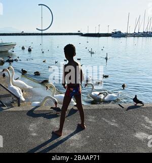 Lausanne, Suisse - 24 août 2019. Loisirs dans le port d'Ouchy sur la rive du lac de Genève à Lausanne, Suisse. Banque D'Images