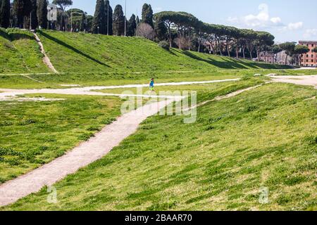 Rome 25 mars 2020 Rome pendant la pandémie de Coronavirus. Coureur Circo Massimo photo d'Elio Castoria Banque D'Images