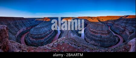 Vue sur la rivière San Juan Gooseneck, Utah, États-Unis Banque D'Images