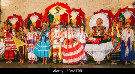 Des danseurs traditionnels se produisent au Mexique Banque D'Images