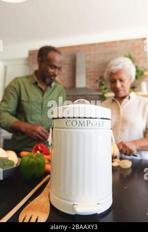 Bac à compost dans la cuisine Banque D'Images